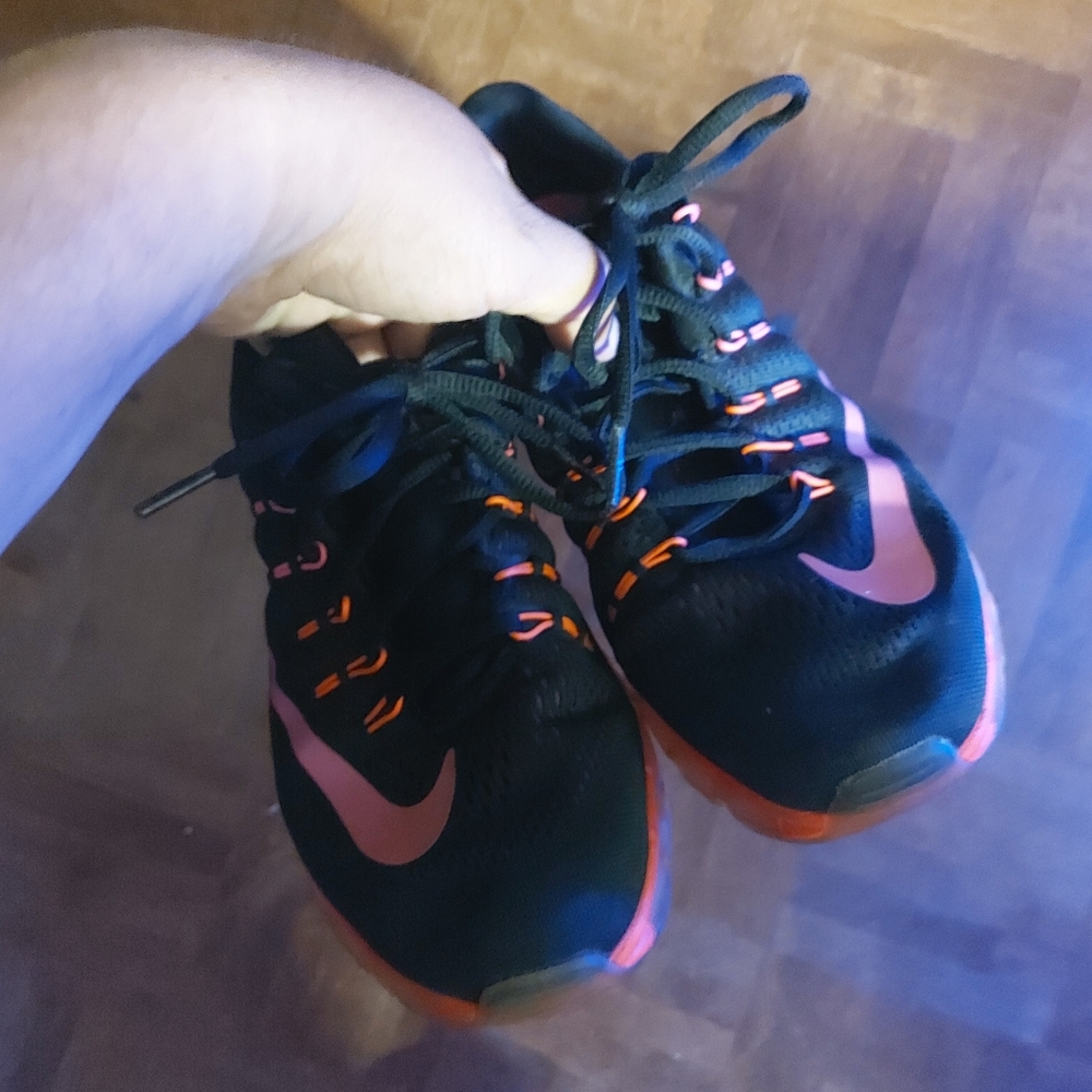 (806772-006)Nike Air Max 2016 Run Easy Women size 8.5 Black & Pink running shoes